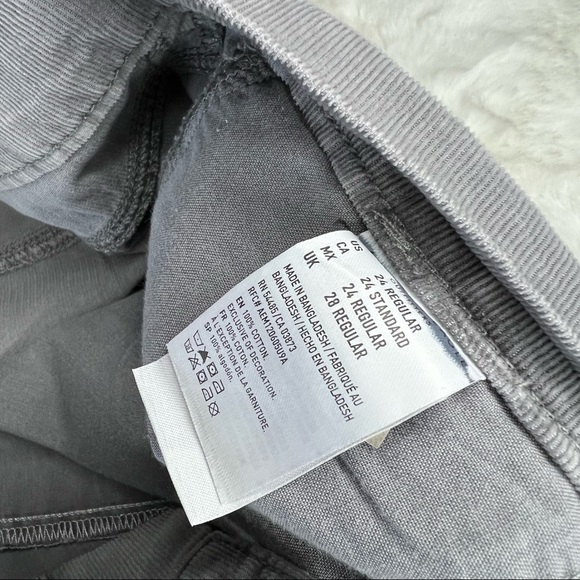 NEW American Eagle Outfitters Gray Corduroy High Rise Mom Jeans Plus Size 24 - Picture 6 of 10